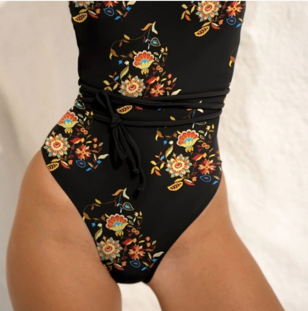 Berlook Floral Cross Back One Piece Swimsuit - Picture 8 of 9
